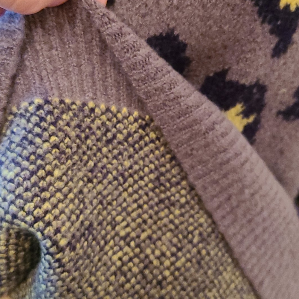 THML Sweater - Picture 9 of 16